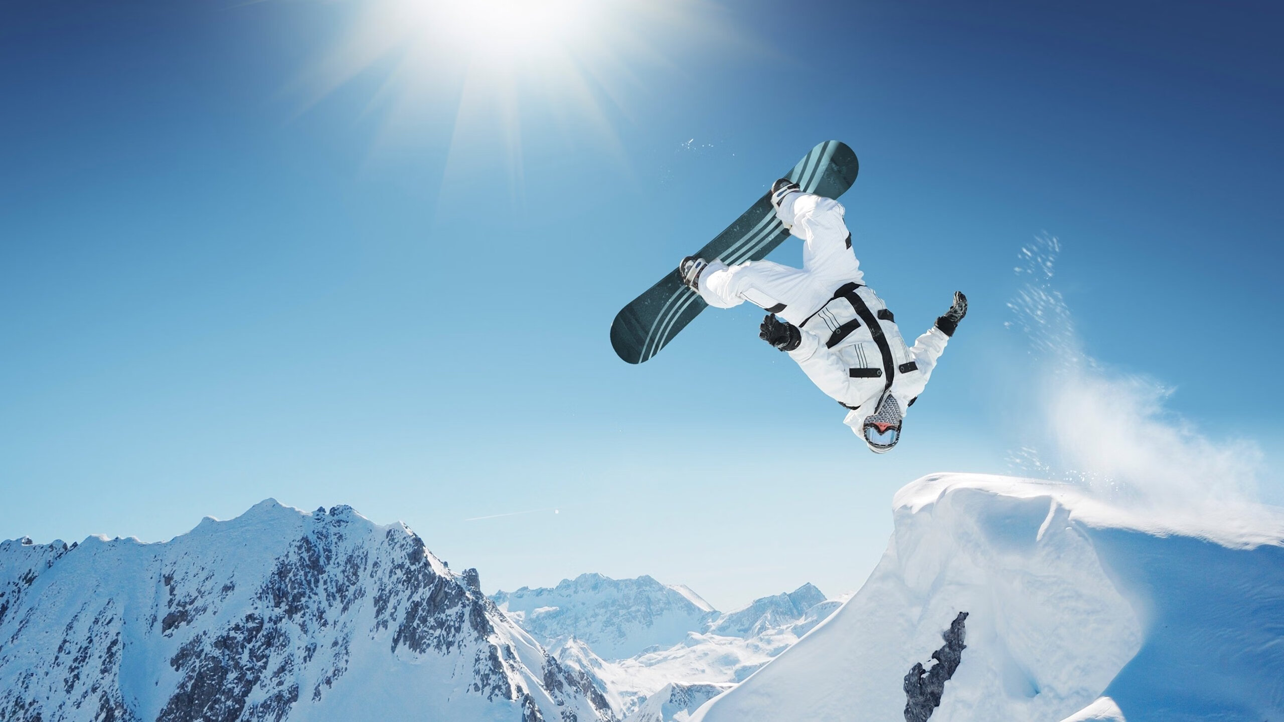 九游sports-高空跳伞竞赛，勇敢者的极限挑战，43000米高空跳伞视频